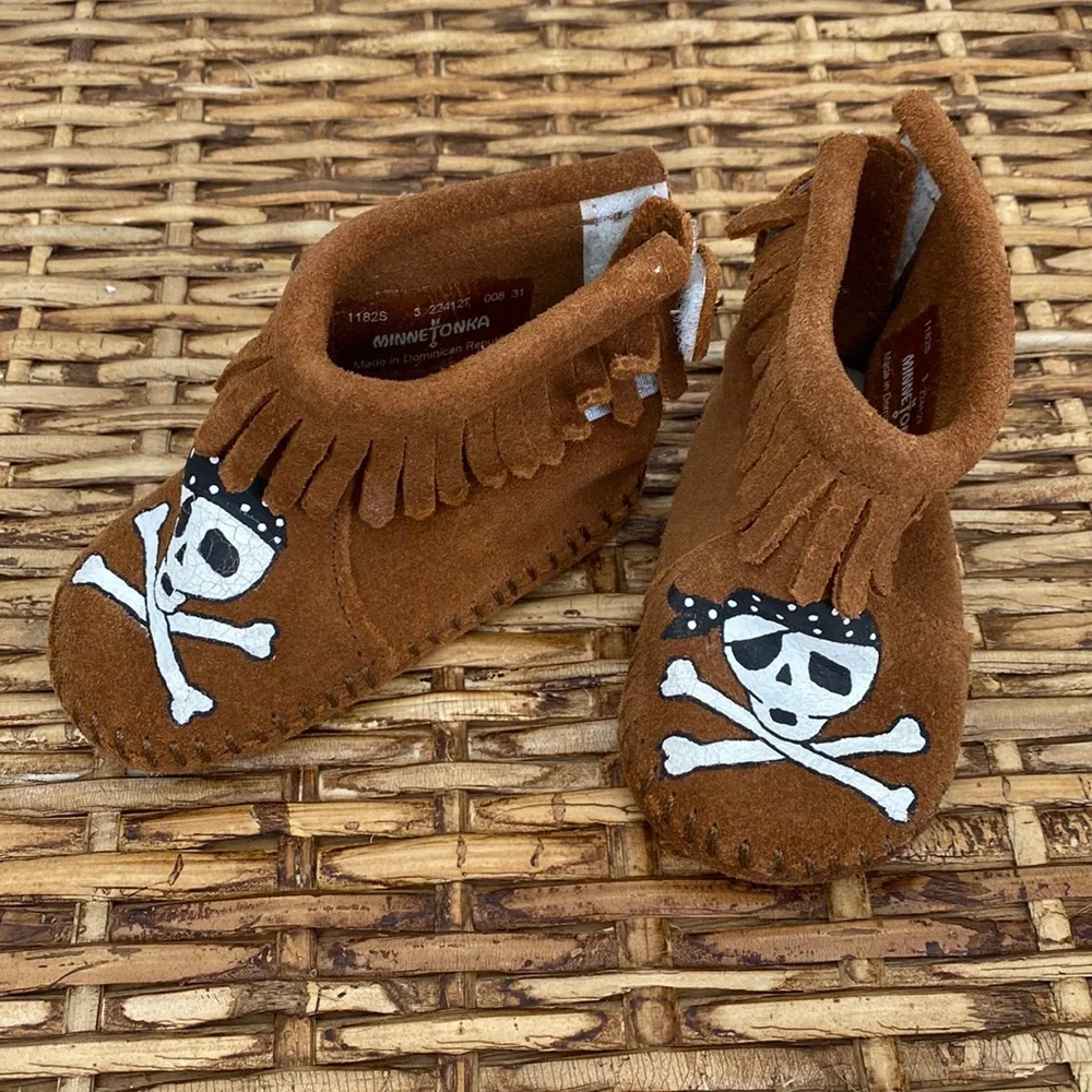 Minnetonka Sail into the Mystic infant moccasins